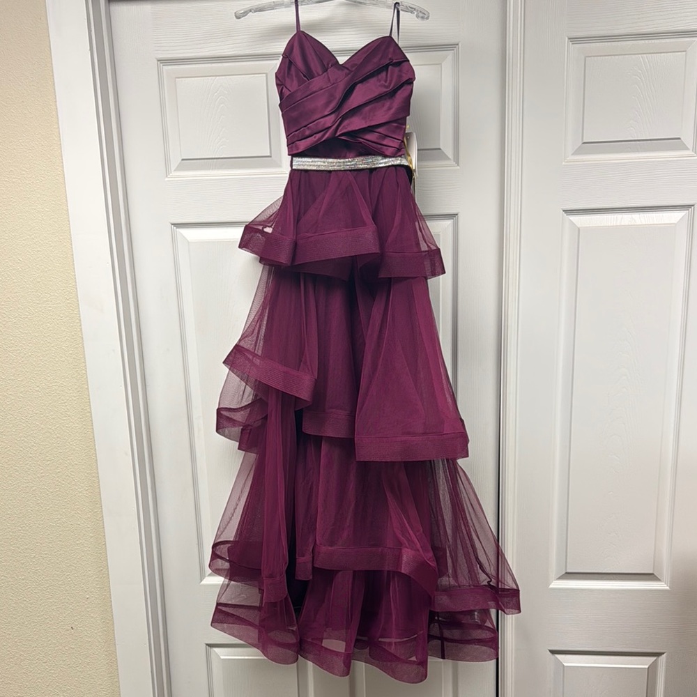 Elegant Burgundy Strapless Gown